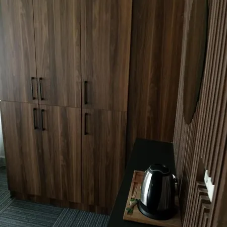 Emin Hotel *